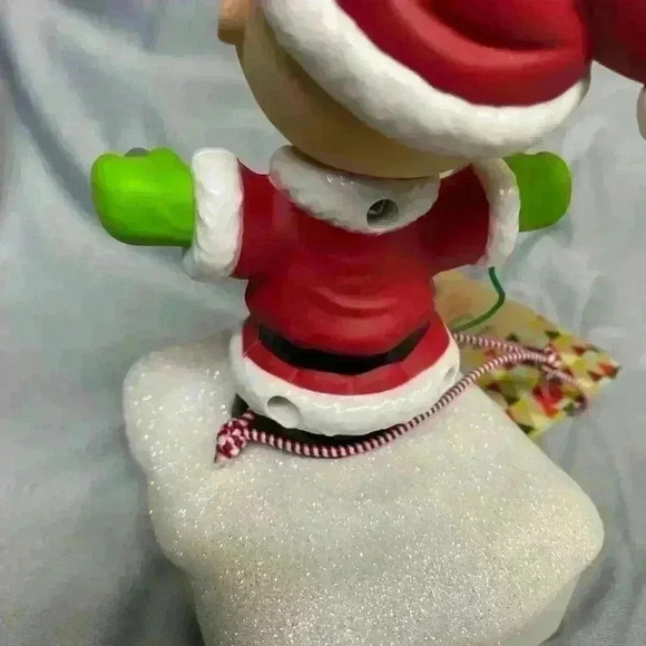 Hallmark 2015 Peanuts Gang Christmas Music and Light Show featuring Linus NWT - Picture 14 of 16